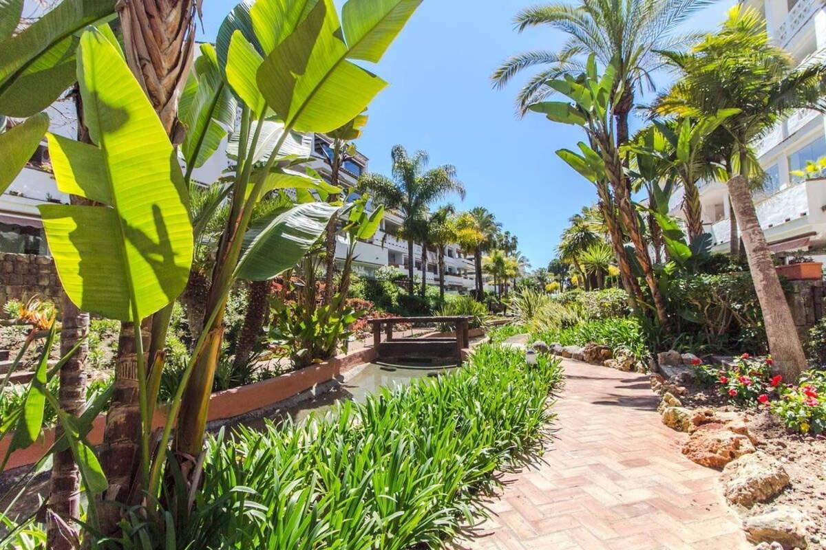 Beachfront Golden Mile Puento Sea View Wifi Appartamento Marbella